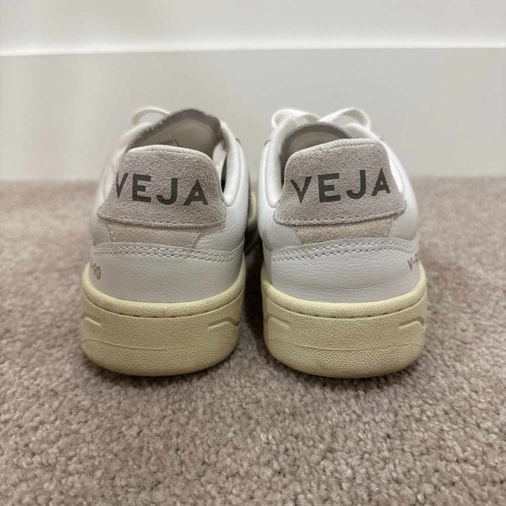 Veja V-90 Sneakers - Picture 5 of 7